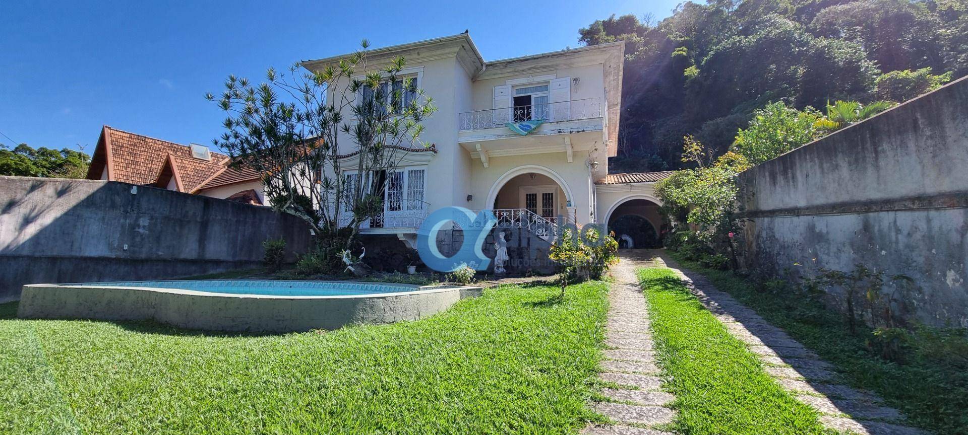 Casa à venda em Mosela, Petrópolis - RJ