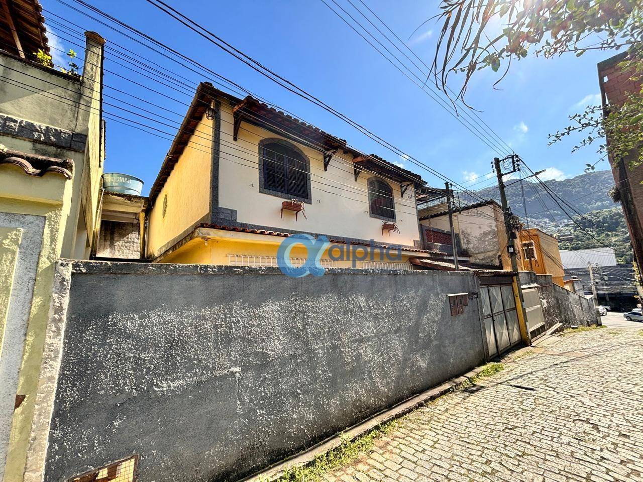 Casa à venda em Mosela, Petrópolis - RJ