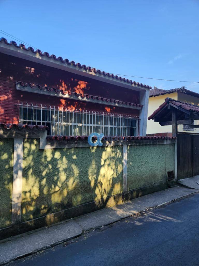 Casa à venda em Mosela, Petrópolis - RJ