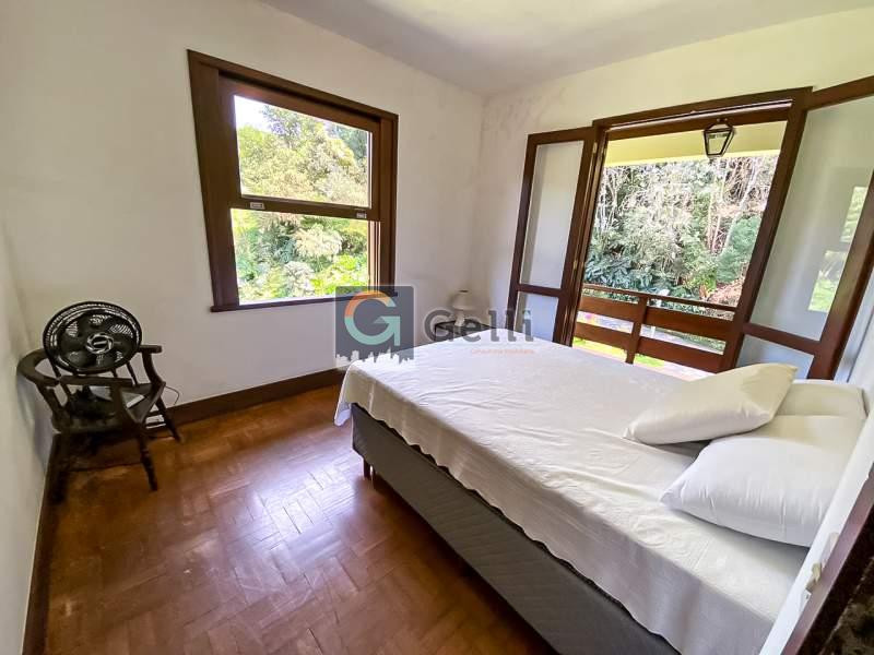 Casa à venda com 6 quartos, 350m² - Foto 17