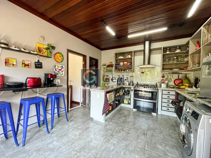 Casa de Condomínio à venda com 3 quartos, 230m² - Foto 18