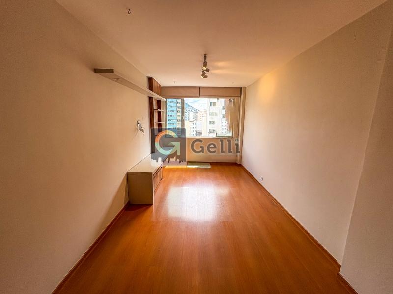 Apartamento à venda com 2 quartos, 75m² - Foto 2