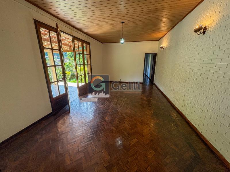 Casa à venda com 5 quartos, 335m² - Foto 2